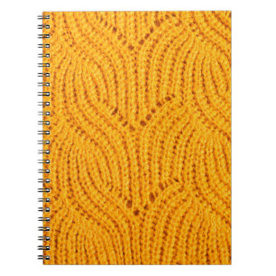 Carnet Chandail en tricot orange, arrière - plan texturé.