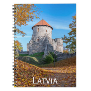 Carnet Château médiéval entouré de forêt