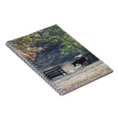 Carnet Cheval Brown à pied à travers la clôture (Côté Droit)