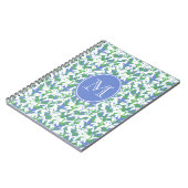 Carnet Chic Monogrammed Snowdrop Motif sur Poudre Bleu (Côté gauche)