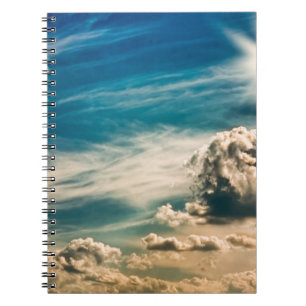Carnet Ciel de peintre. Beau ciel dramatique avec nuages