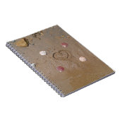Carnet coeur dans le sable avec coquillages (Côté Droit)