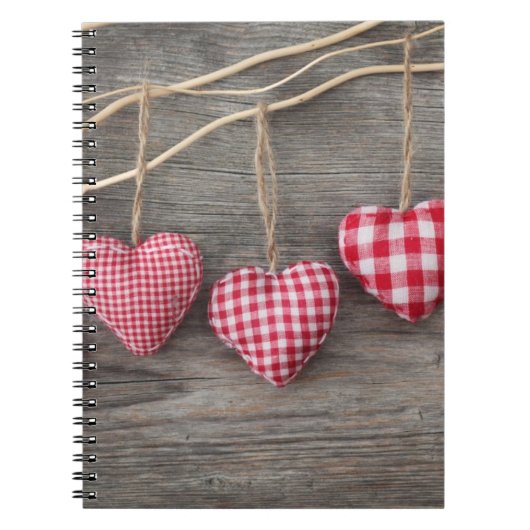 Carnet Coeurs rouges sur le Tableau en bois (Devant)