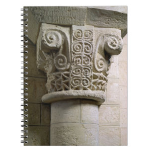 Carnet Colonne découpée décorée des crosses et des