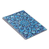 Carnet Conception de mandala au crayon de couleur bleue, (Côté Droit)