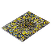 Carnet Conception de mandala dessinée à la main jaune ver (Côté gauche)