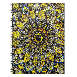 Carnet Conception de mandala dessinée à la main jaune ver