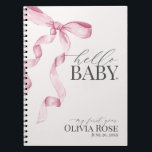 Carnet Coquette Rose Bow Girl Baby Gift Ma première année<br><div class="desc">Élevez votre baby shower avec ce Décor Coquette Pink Bow Party! Ce design intemporel ajoute une touche d'élégance et de charme à tout événement, avec un arc magnifiquement ouvragé orné de délicates teintes roses. Cette collection impressionne vos invités et crée des souvenirs durables et est parfaite pour ajouter un peu...</div>