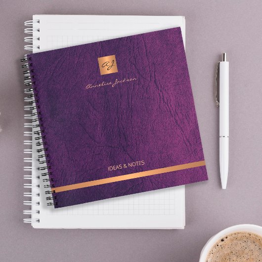 Carnet Cuir violet élégant de luxe monogrammé or