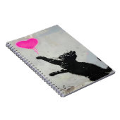 Carnet Cute Black Cat Playing with A Pink Heart (Côté Droit)