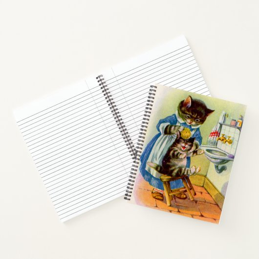 Carnet dans les années 1930, kitty mama lave son chaton (Intérieur)