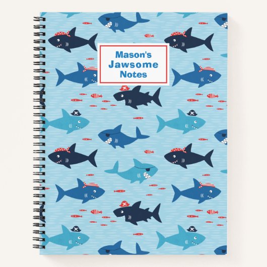 Carnet De mignons requins drôles avec des casquettes pira (Devant)