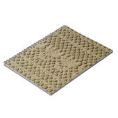 Carnet Dentelle artisanale vert olive sur arrière - plan  (Côté gauche)