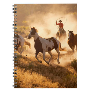 Carnet Deux cow-boys occidentaux à cheval, braconnant la