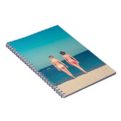 CARNET DEUX FEMMES PORTANT DU BIKINI SUR LE BORD (Côté Droit)