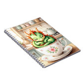 Carnet Dragon de bébé confortable dans une tasse de thé (Côté Droit)