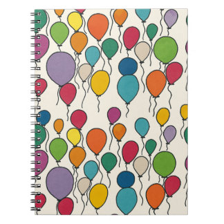 Carnet du journal blanc du ballons d'anniversaire