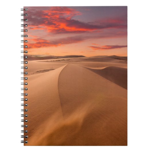 Carnet Dunes de sable dans le désert au coucher du soleil (Devant)