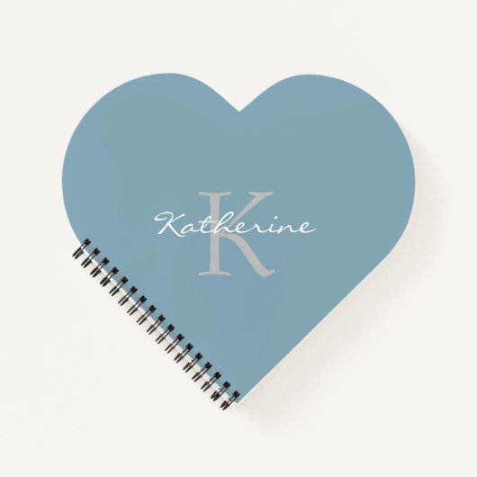 Carnet Dusty Blue Chic Monogramme Nom Coeur en forme de c (Devant)