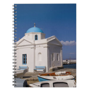 Carnet Église blanche sur la plage près de la mer Égée su