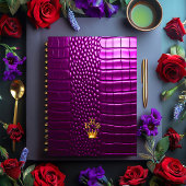 Carnet Élégant Crocodile Vivid Violet Faux Monogramme