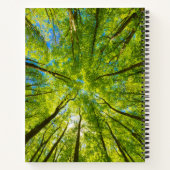 Carnet En regardant à travers les feuilles d'arbres verts (Dos)