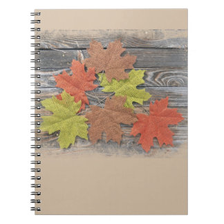 Carnet en spirale feuille éparpillé