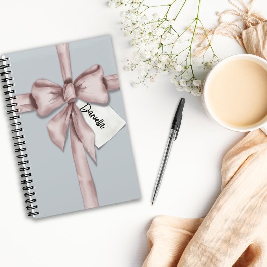 Carnet Enveloppé dans un arc rose