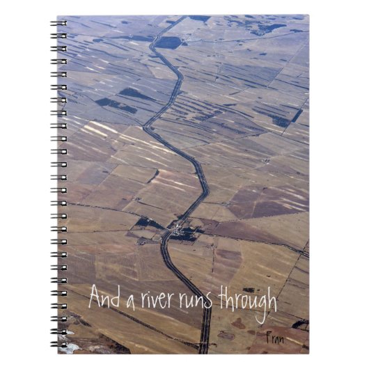 Carnet et une rivière traverse (Devant)
