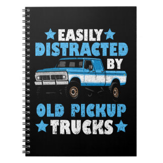 Carnet Facilement Distrait Par De Vieux Camions De Ramass