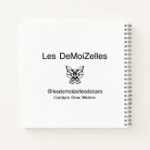 Carnet Fashionista dans une robe blanche Illustration de  (Dos)