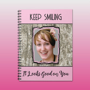 Carnet Faux effet de bois gris garder le sourire rose pho