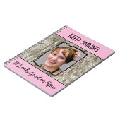 Carnet Faux effet de bois gris garder le sourire rose pho (Côté gauche)
