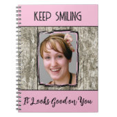 Carnet Faux effet de bois gris garder le sourire rose pho (Devant)