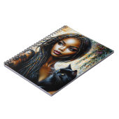 Carnet Femme à peau foncée avec chat noir (Côté gauche)