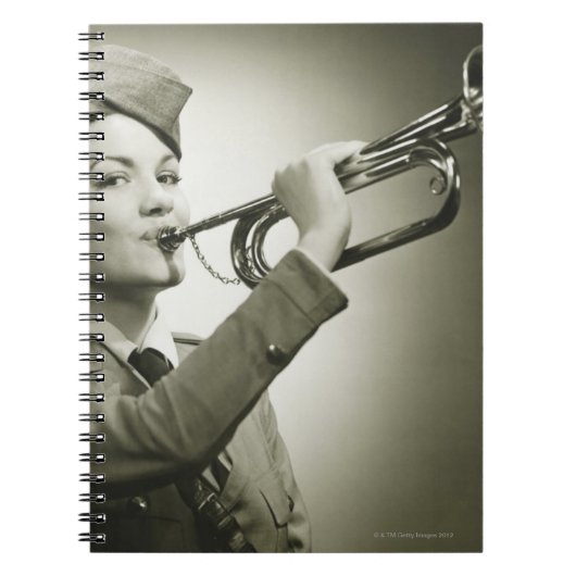 Carnet Femme dans l'uniforme de soldat (Devant)