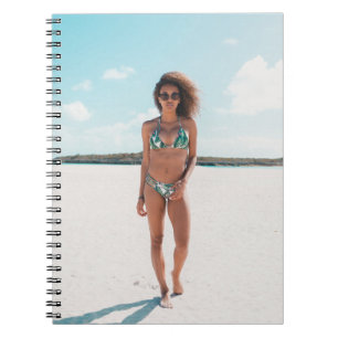 Carnet Femme en bikini debout sur le sable
