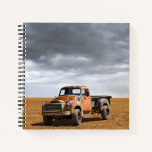 Carnet Fermes   Vieux camion en campagne