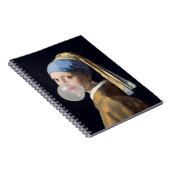 Carnet Fille à oreille perle soufflant une gomme à bulles (Côté Droit)