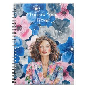 Carnet Fille aux cheveux bruns de la ville d'été bleu ros