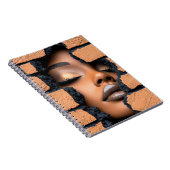 Carnet Fille émergeant à travers un mur de briques brisé (Côté Droit)