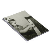 Carnet Fille jouant le piano (Côté Droit)