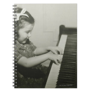 Carnet Fille jouant le piano