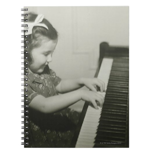 Carnet Fille jouant le piano (Devant)