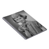 Carnet Fille mangeant la crème glacée (Côté Droit)
