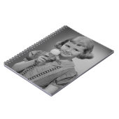 Carnet Fille mangeant la crème glacée (Côté gauche)