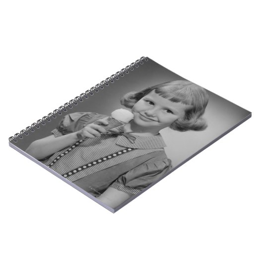 Carnet Fille mangeant la crème glacée (Côté gauche)