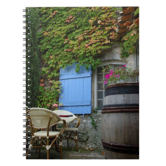 Carnet France, Les Baux de Provence, patio de café (Devant)