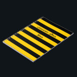 Carnet Funny Classic Bumble Bee Stripes Motif rayé<br><div class="desc">Un design motif classique à rayures larges mignonnes,  avec des rayures noires et jaunes inspirées des bees de bosse. Personnalisez-le facilement à votre texte ou à votre nom ! - conçu avec les Zaubershirts -</div>