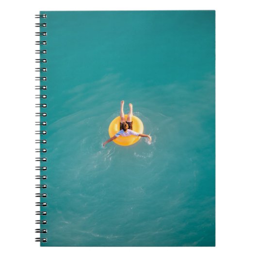 Carnet Garçon assis sur la bouée (Devant)